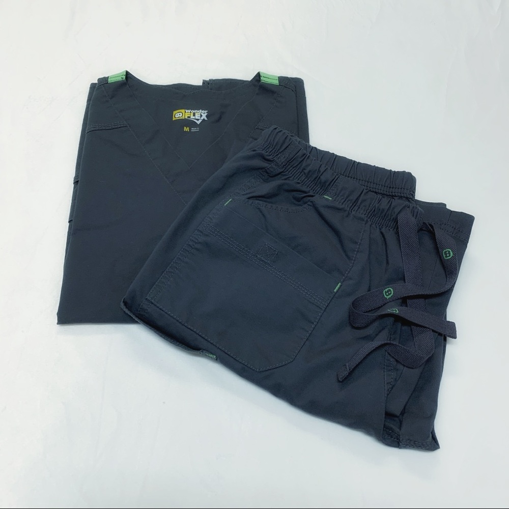 WonderWink Scrubs Size Medium in Gray Set